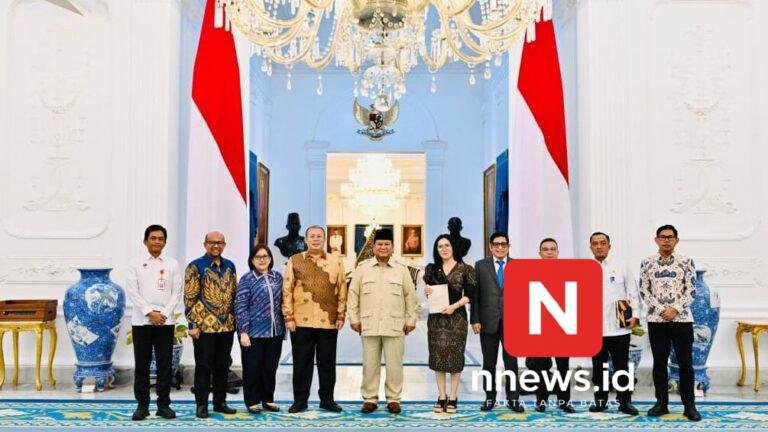 Presiden Prabowo Subianto menerima Tim Gabungan Perumus Undang-Undang Satu Data Indonesia di Istana Kepresidenan, Jakarta, pada Kamis, 29 Oktober 2026